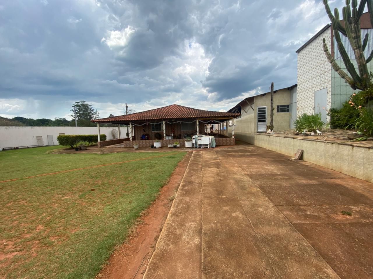 Chácara à venda com 3 quartos, 600m² - Foto 2